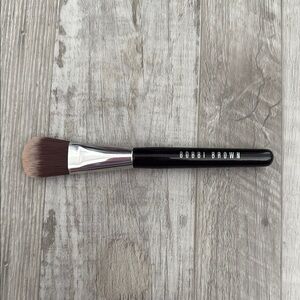 Bobbi Brown travel size foundation brush